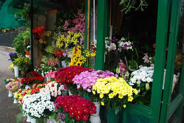 Colorful flower arrangements displayed outside a vibrant flower shop near me in UAE