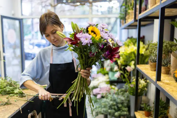 florist in her flower shop near me dubai