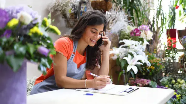 Girl booking flower deliver in abu dhabi