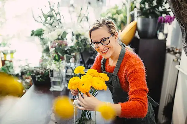 Flower Shop in Deira from AED 100 | Flowersmart.ae