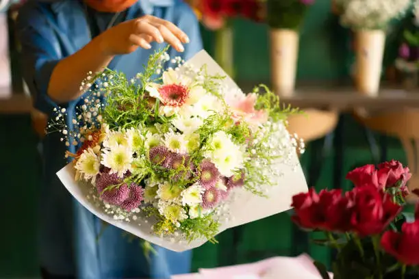 Flower Bouquet Near Me AED 100 | Flowersmart.ae