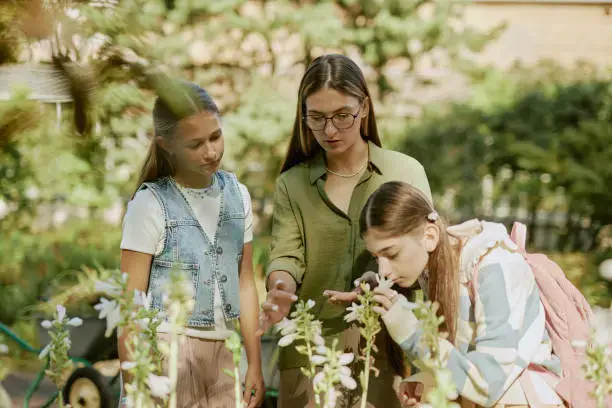 Guide showing children flowers in a sharjah flower garden – Flower Gift Guide by Flower Shop Sharjah AED 100