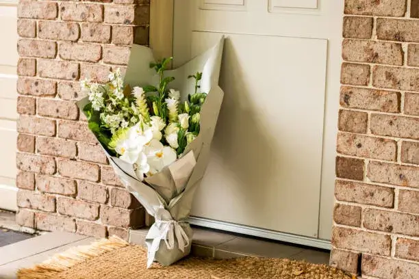 Same-day flower bouquet delivery in UAE starting at AED 100 from Flowersmart.ae