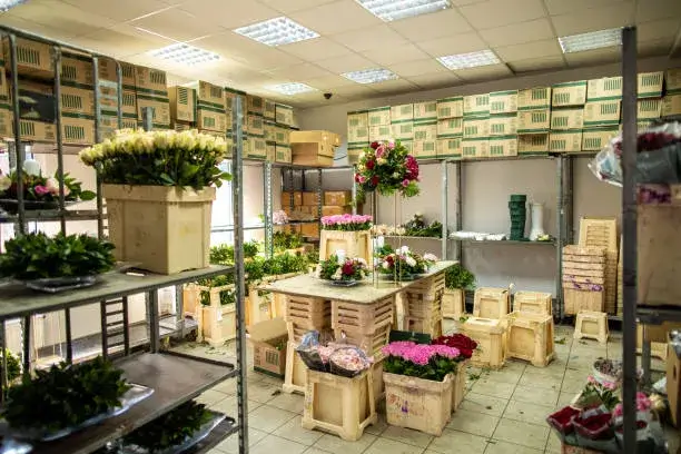 Fresh flowers delivery Abu Dhabi – FlowerSmart blooms from AED 100