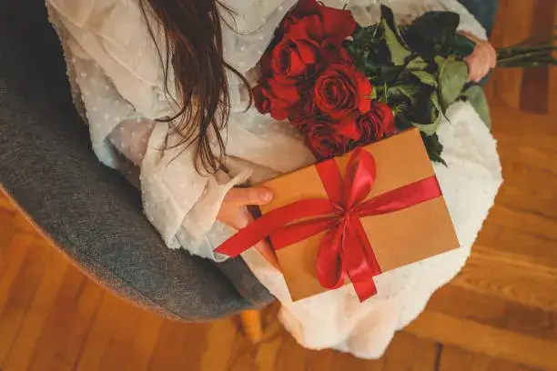 AED 100 Valentine flowers care guide – keep your romantic blooms fresh and beautiful longer with Flowersmart.ae tips