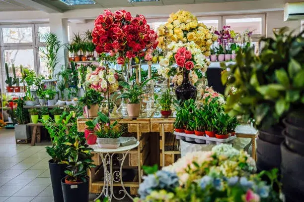 AED 100 flower shop Dubai guide โ find the perfect bouquet and explore the best florists with Flowersmart.ae