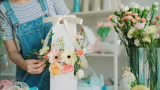 Online Flower Delivery in UAE – fresh blooms for special occasions from Flowersmart.ae AED 100